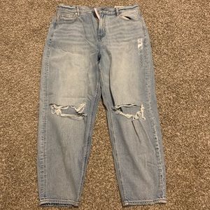 AMERICAN EAGLE MOM JEAN
